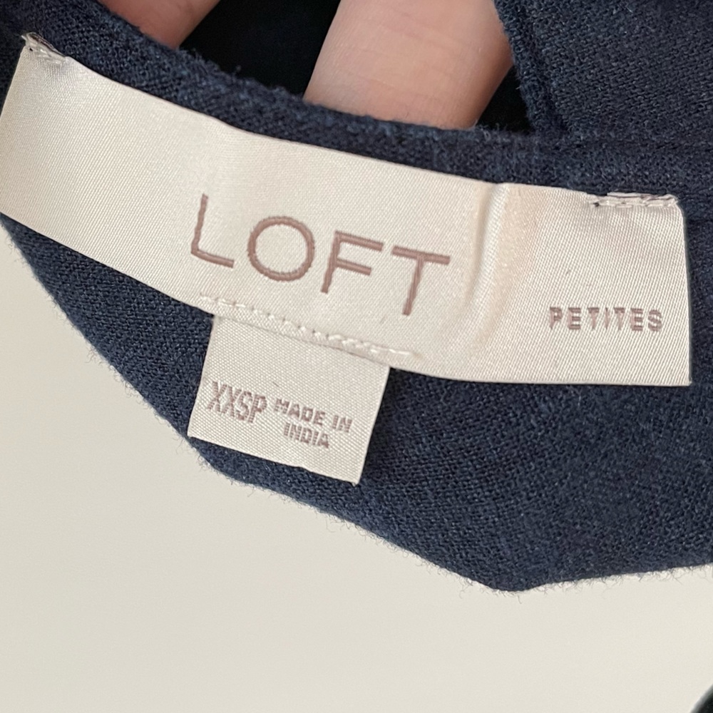 Linen blend petite loft navy tank top with key hole back - Picture 5 of 8